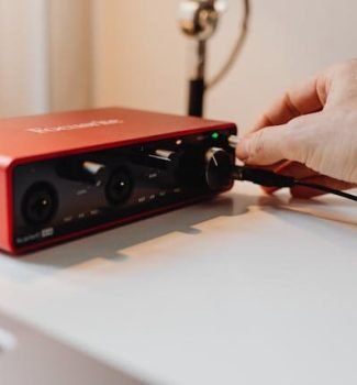 Focusrite Scarlett 2i2 4th Gen USB Audio Interface